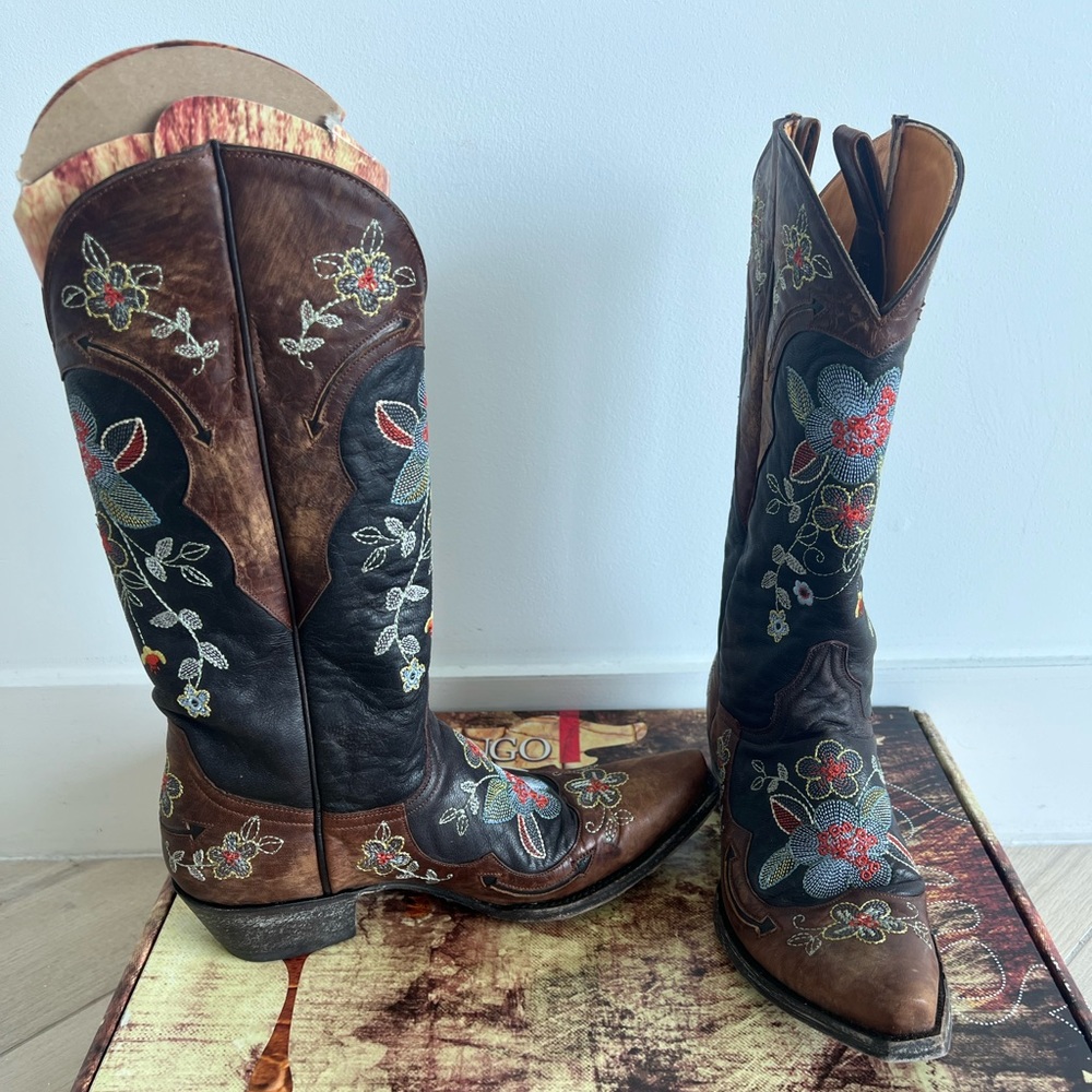 Old Gringo cowboy boots with flower stitching. Beautiful stitch work.